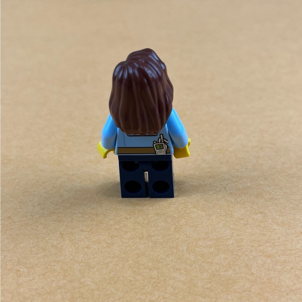 LEGO Minifigure City Police cty0485 Female 2" - Picture 2 of 7